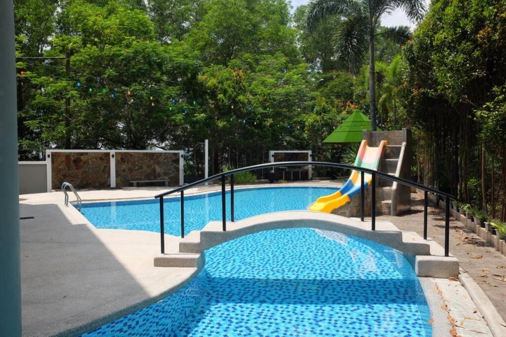 Maxxim Rainforest Retreat - Rawang Ngoại thất bức ảnh