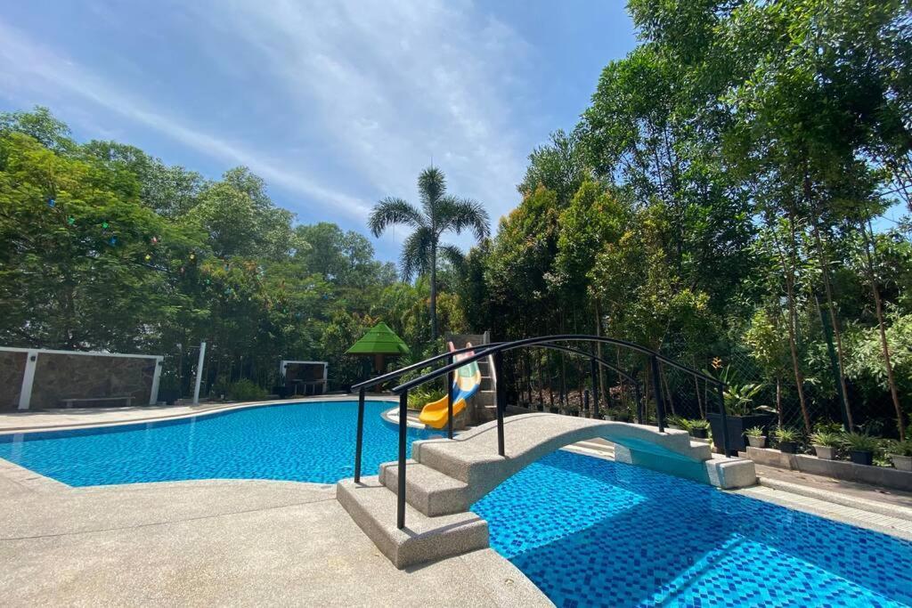 Maxxim Rainforest Retreat - Rawang Ngoại thất bức ảnh